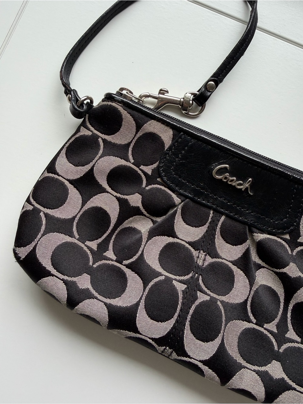 VTG Coach Y2K Small Black and Gray Signature Wristlet Purse Jacquard